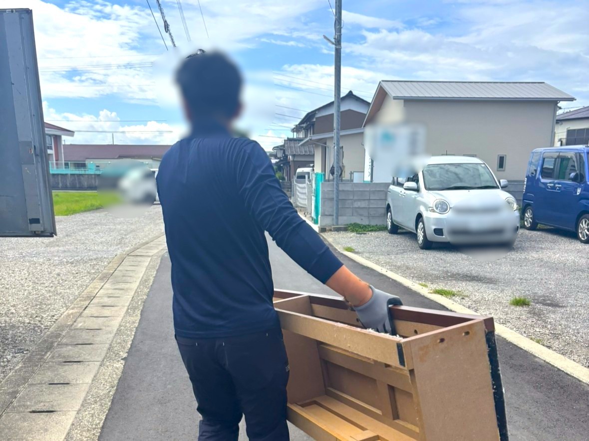 「ベビー用品やコピー機、加湿器などを回収しました」作業写真