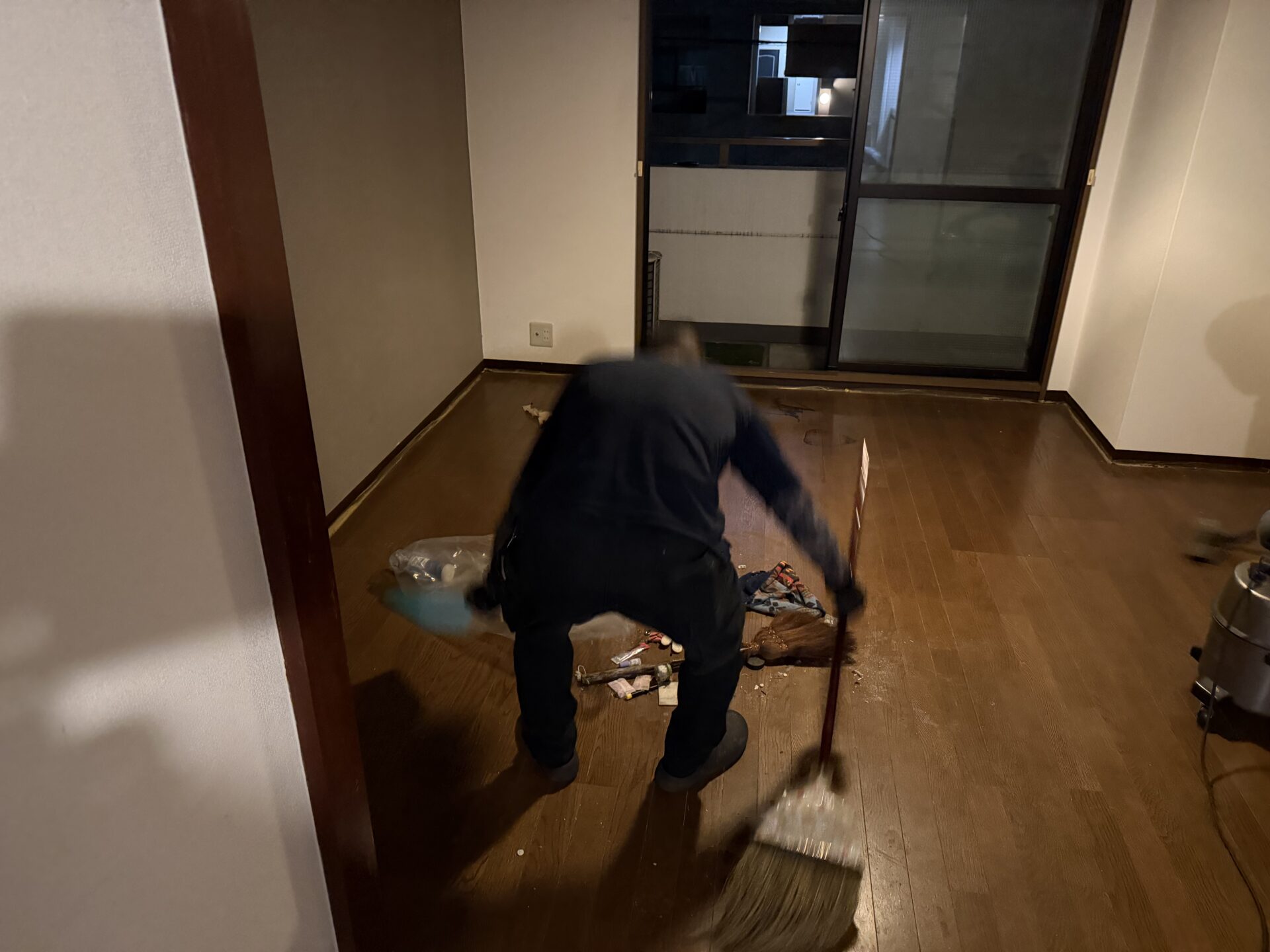 「お部屋一つ分の生活家電、家具、小物などを回収しました」作業写真