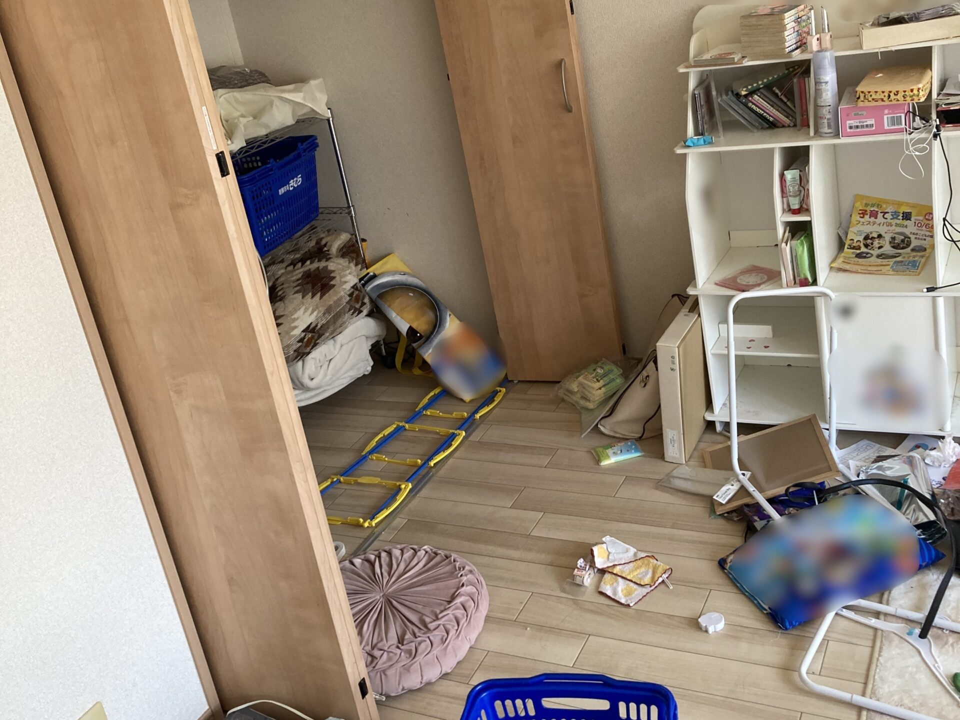 「1LDKのマンションのお部屋から棚やカゴなどを回収しました」作業写真