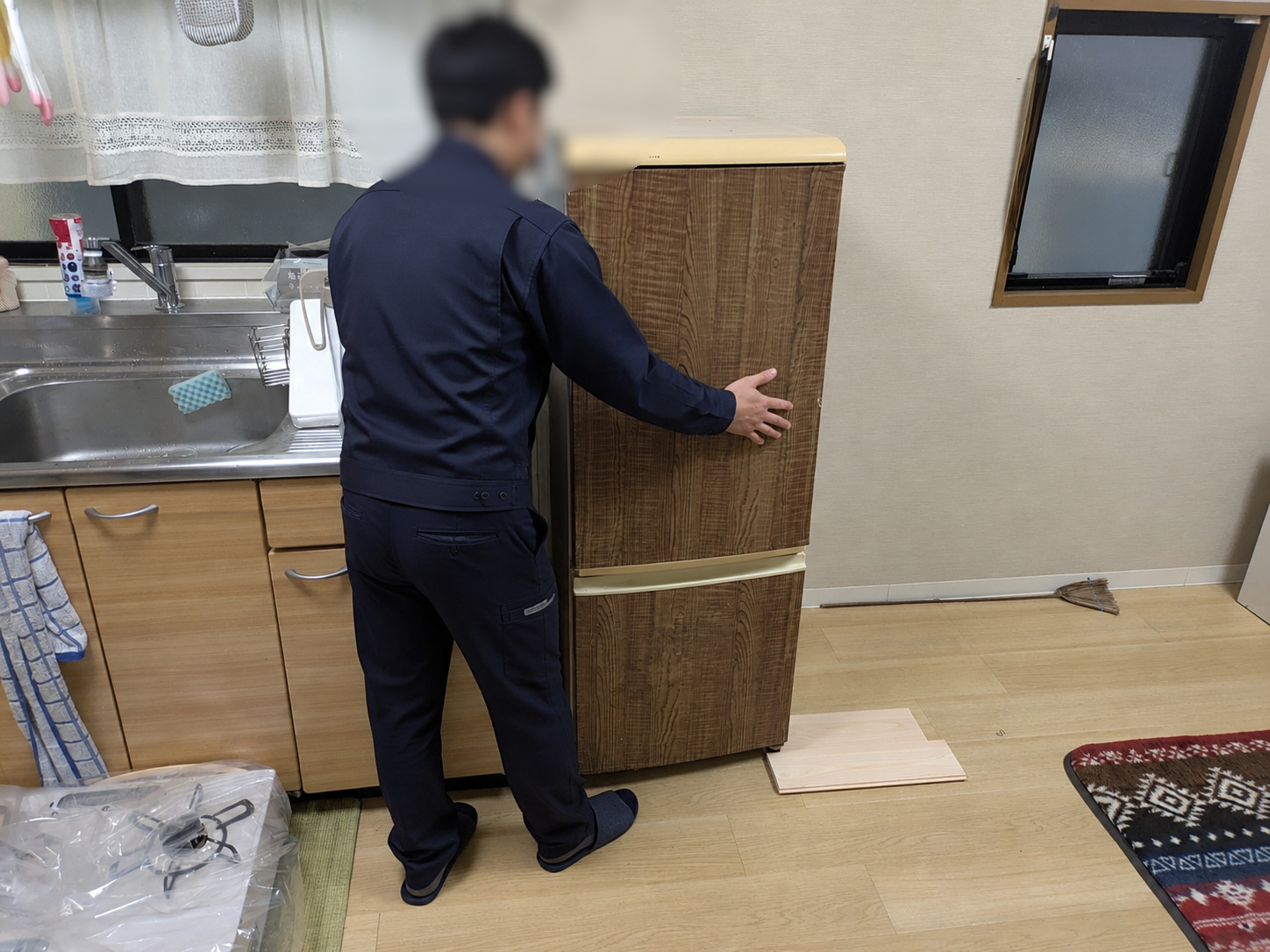 「2LDKのマンションのお部屋から冷蔵庫などを回収しました」作業写真
